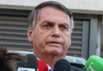Bolsonaro diz ao STF que seria “ilógico” pedir asilo a embaixador
